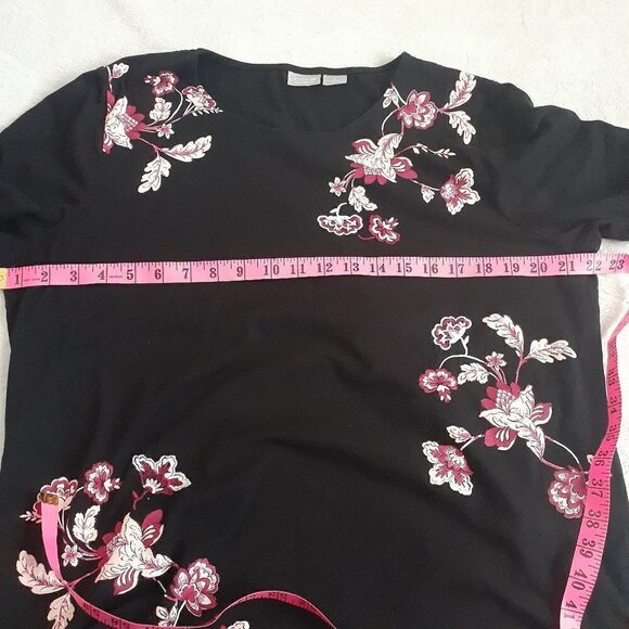 Chico's Zenergy Black Floral Embroidered Shirt Size 3 (16/18) - Picture 9 of 11